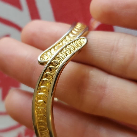 3/$25 Stunning silver and gold tone shell bracelet Vintage - Picture 9 of 10